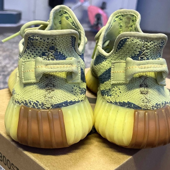 Yeezy Boost 350 V2 ‘Semi Frozen Yellow’ Size 8 - Picture 4 of 10